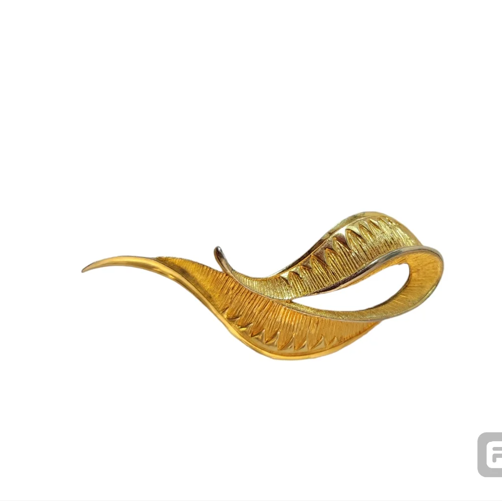 Vintage 80s Goldtone Abstract Brooch
